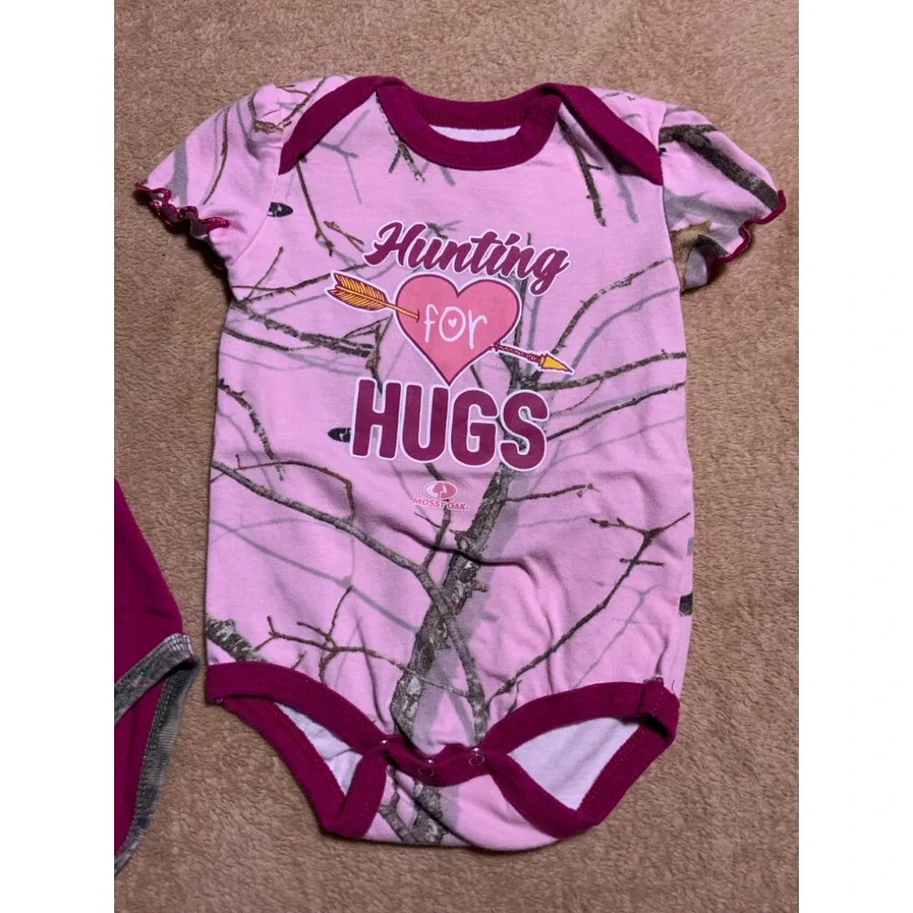 Baby Girls Mossy Oak 2pc Set Sz 6-9 Months Bodysuit Pink Camo Hearts‎ Hug Outfit
